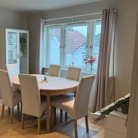 Newly Renovated Downtown In The Old Town Of
